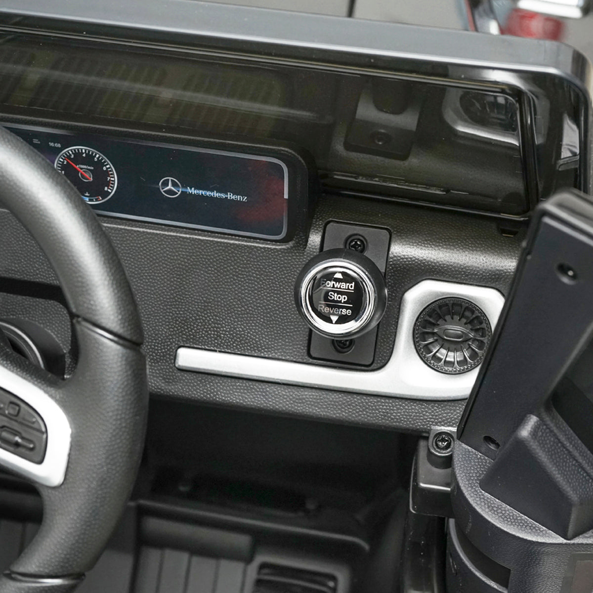 Auto elettrica con batteria 6V/7Ah e telecomando per bambini Mercedes G500 JJ2077 nera con sedile in pelle - immagine 3