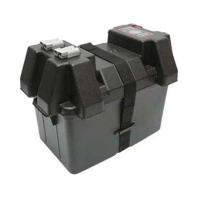 Cassetta per batteria auto 12V con voltmetro DC 6–36V, interruttore di circuito 16A, fusibile da 30A, 2 prese accendisigari, display LCD, 2 porte USB, 340 × 195 × 200 mm. - immagine 5