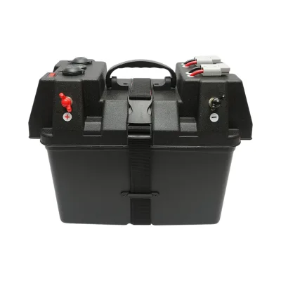 Cassetta per batteria auto 12V con voltmetro DC 6–36V, interruttore di circuito 16A, presa accendisigari, display LCD, 2 porte USB, 340 × 195 × 200 mm. - immagine 2