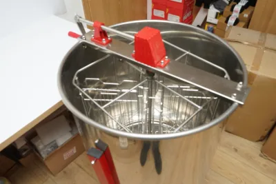 Centrifuga manuale apicola, estrattore di miele in acciaio inox con 4 telai. - immagine 4