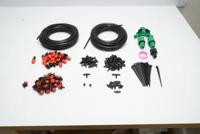 Kit completo per irrigazione a goccia e a spruzzo con 2 tubi da 8 m / 62 m, ugelli, microirrigatori e 145 connettori - immagine 2