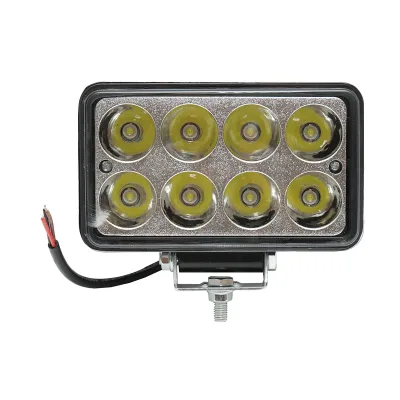 Lampada con 8 LED, 10-30V, 24W, angolo di radiazione 60°