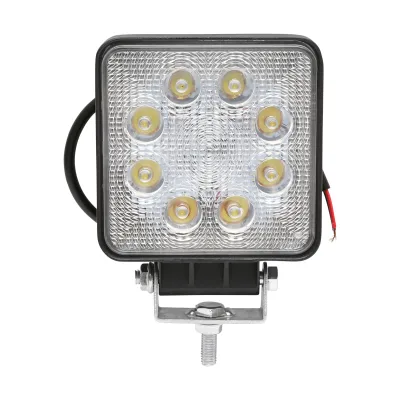 Lampada con 8 LED, 10-60V, 24W, angolo di radiazione 60°, quadrata.