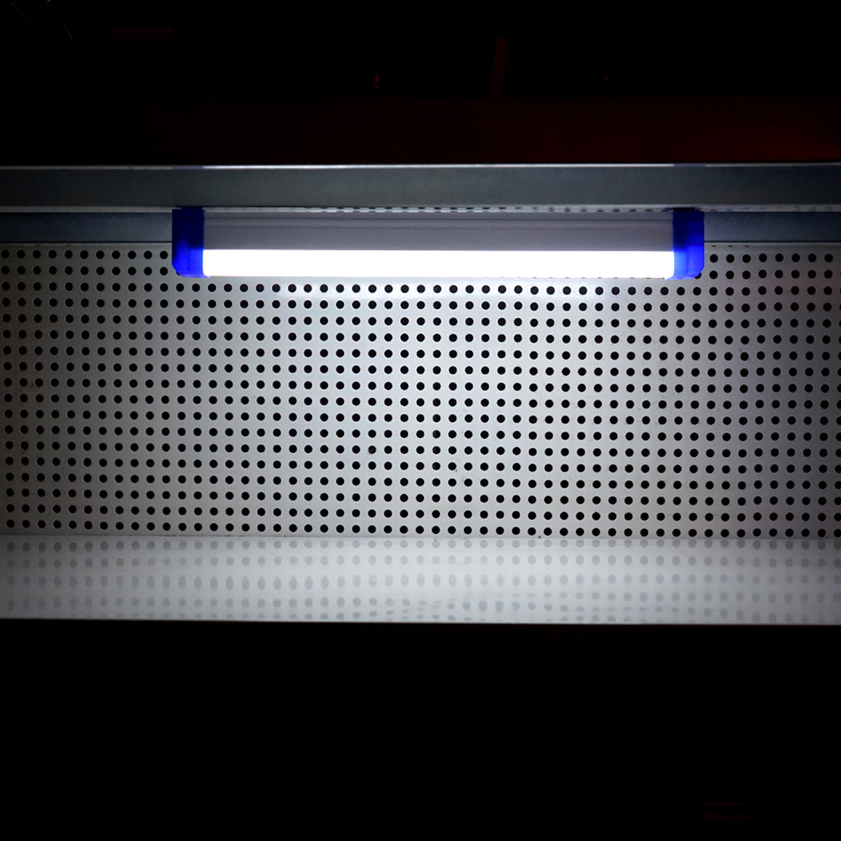 Lampada LED 90W, 6500K con impugnatura magnetica e batteria ricaricabile 2400mAh 520x23x38mm IP20