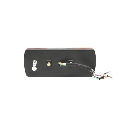 Lampada posteriore a LED rettangolare con 28 LED e 3 compartimenti, 24V - immagine 3