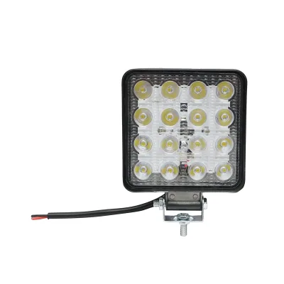 Lampada quadrata con 16 LED, 10-60V, 48W, angolo di radiazione 60°.
