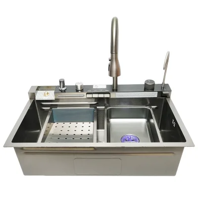 Lavello da cucina multifunzionale in acciaio inox con 2 rubinetti, display digitale della temperatura, funzione cascata, dispenser di sapone, lavapentole, scolapiatti, vassoio, tagliere e accessori di scarico inclusi, dimensioni 75×46×23,5 cm.