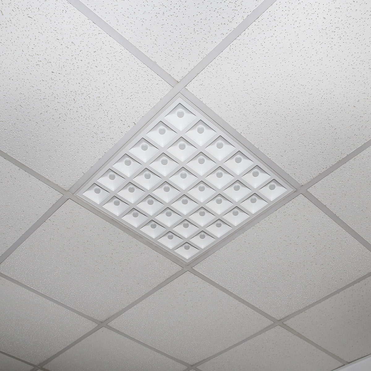 Pannello con 144 LED chip 2835 supporto in alluminio 48W 595x595x20mm - immagine 2