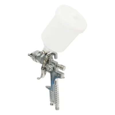 Pistola ad aria compressa da 0,6 litri, con serbatoio in plastica sulla parte superiore e ugello da 1,4 mm.