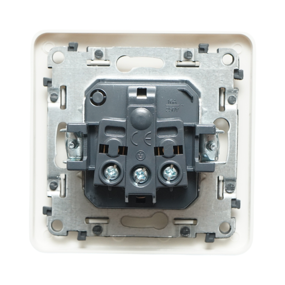 Presa schuko da incasso bianca 220V, 16A, PC con coperchio protettivo IP44 80x80mm - immagine 3