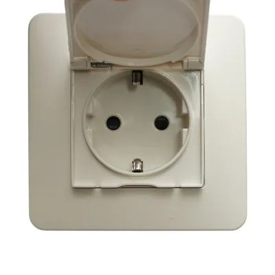 Presa schuko da incasso bianca 220V, 16A, PC con coperchio protettivo IP44 80x80mm - immagine 4