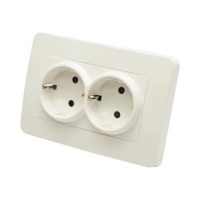 Presa Schuko doppia bianca da incasso 220V, 16A, PC 83x150mm