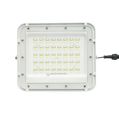Proiettore led 60W con pannello solare 10W, batteria 6000mAh e telecomando IP66 - immagine 4