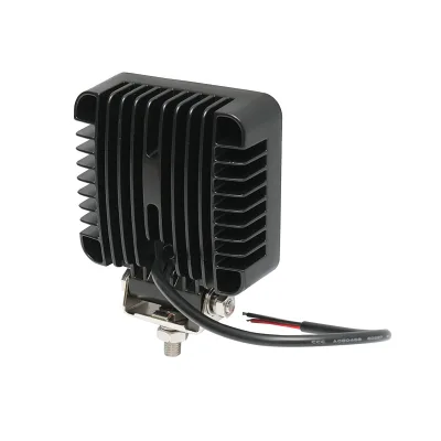 Proiettore LED quadrato 12-48V, 48W, 3000K, corpo in alluminio 110x110x45mm - immagine 3