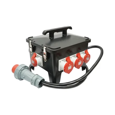 Quadro prese per cantiere portatile, 2 × 415V / 16A, 2 × 415V / 32A, 4 × 250V / 16A, dimensioni 370 × 340 × 330 mm, grado di protezione IP44 / IP54. Breckner Germany - immagine 3