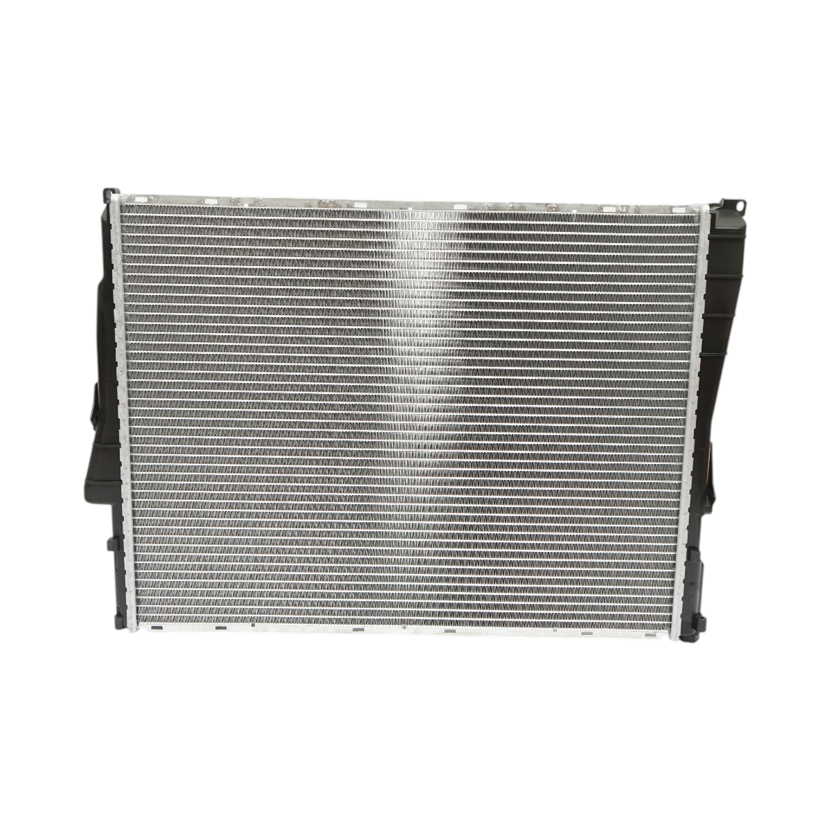 Radiatore raffreddamento acqua motore – BMW Serie 3, BMW Z4 (motori 1.6 – 3.2 L) Dimensioni: 580 × 449 × 30 mm Codici OEM compatibili: 1924001093, 17111436241, 17111611565, 17111613108, 17119071518, 17119071519 - immagine 2