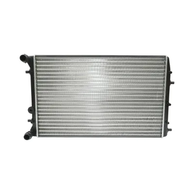 Radiatore raffreddamento acqua motore – Seat, Skoda, VW (motori 1.0 – 2.0 L) Dimensioni: 635 × 415 × 23 mm Codici OEM compatibili: 5Z0121253A, 6Q0121253L, 6Q0121253Q, 50542, 1924001738