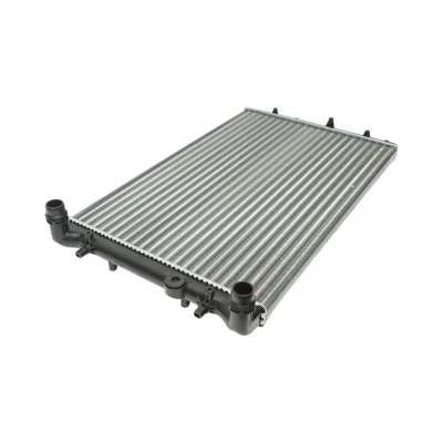 Radiatore raffreddamento acqua motore – Seat, Skoda, VW (motori 1.0 – 2.0 L) Dimensioni: 635 × 415 × 23 mm Codici OEM compatibili: 5Z0121253A, 6Q0121253L, 6Q0121253Q, 50542, 1924001738 - immagine 4