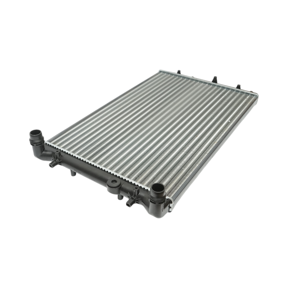 Radiatore raffreddamento acqua motore – Seat, Skoda, VW (motori 1.0 – 2.0 L) Dimensioni: 635 × 415 × 23 mm Codici OEM compatibili: 5Z0121253A, 6Q0121253L, 6Q0121253Q, 50542, 1924001738 - immagine 4