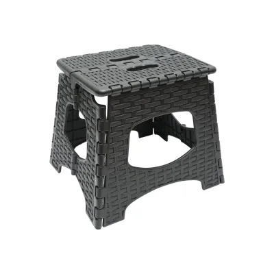 Sedia pieghevole in plastica color nero, dimensioni 286x325x270mm.