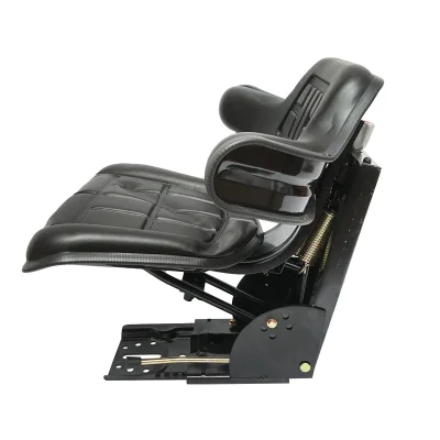 Sedile nero per trattore con tripla regolazione e ammortizzatore UTB U-445 e U-650. - immagine 2