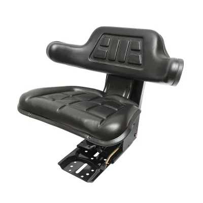 Sedile nero per trattore con tripla regolazione e ammortizzatore UTB U-445 e U-650.