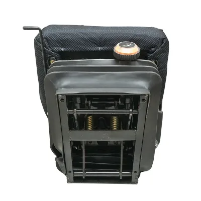 Sedile universale regolabile per peso 40-130 kg, con braccioli e schienale ribaltabile 50-90° per trattore, macchine agricole, industriali e carrelli elevatori - immagine 5