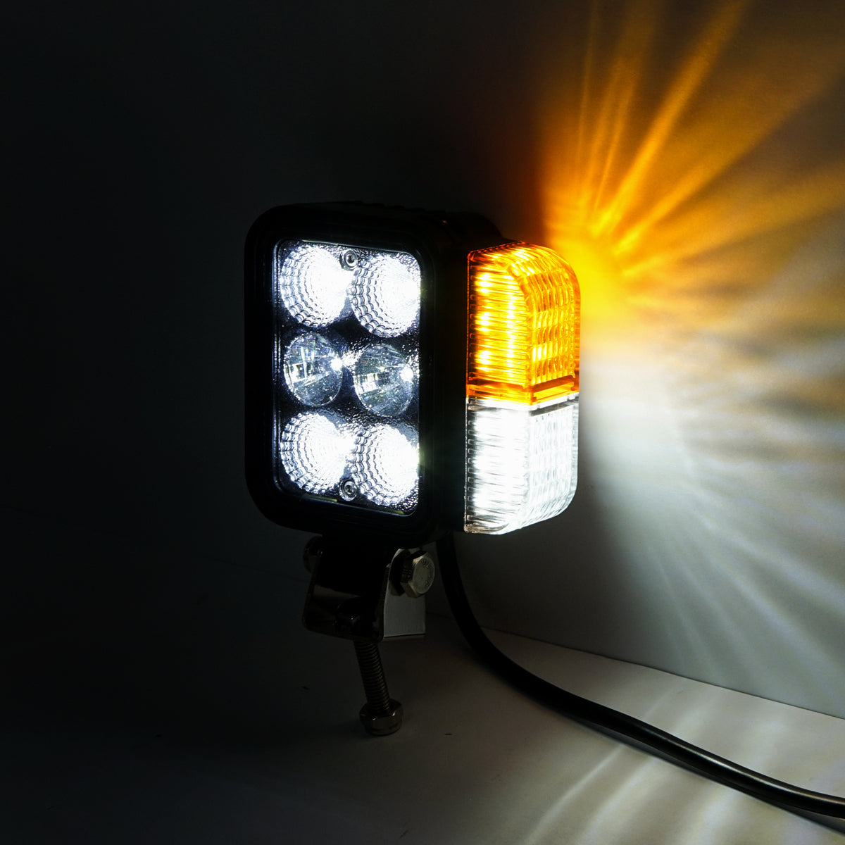 Set di fari universali per trattore, sinistra e destra, con LED 10-80V, temperatura colore 6000K, posizioni LED da 3W e segnalazione LED da 3W, Breckner Germany - immagine 2