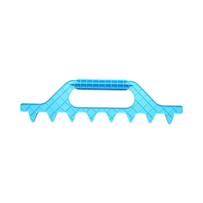 Strumento distanziatore per telaini di arnie in plastica a 7 file