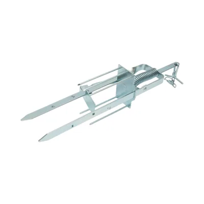 Trappola verticale in acciaio con molla e piedini di fissaggio per talpe, arvicole e topi di campagna, dimensioni 40x13x4 cm. - immagine 3