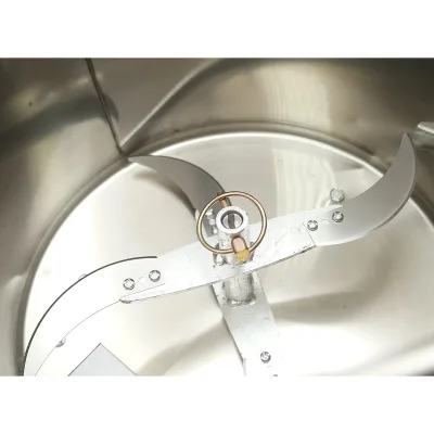 Tritatutto elettrico per scarti vegetali e mangimi 2,2 kW, 220 V, ciotola in acciaio inox da 10 l, 4 coltelli inclusi - immagine 6